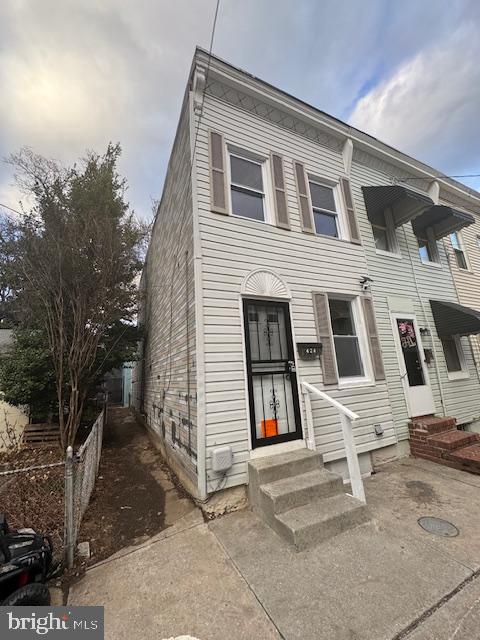 424 Cambria St Property Photo 1