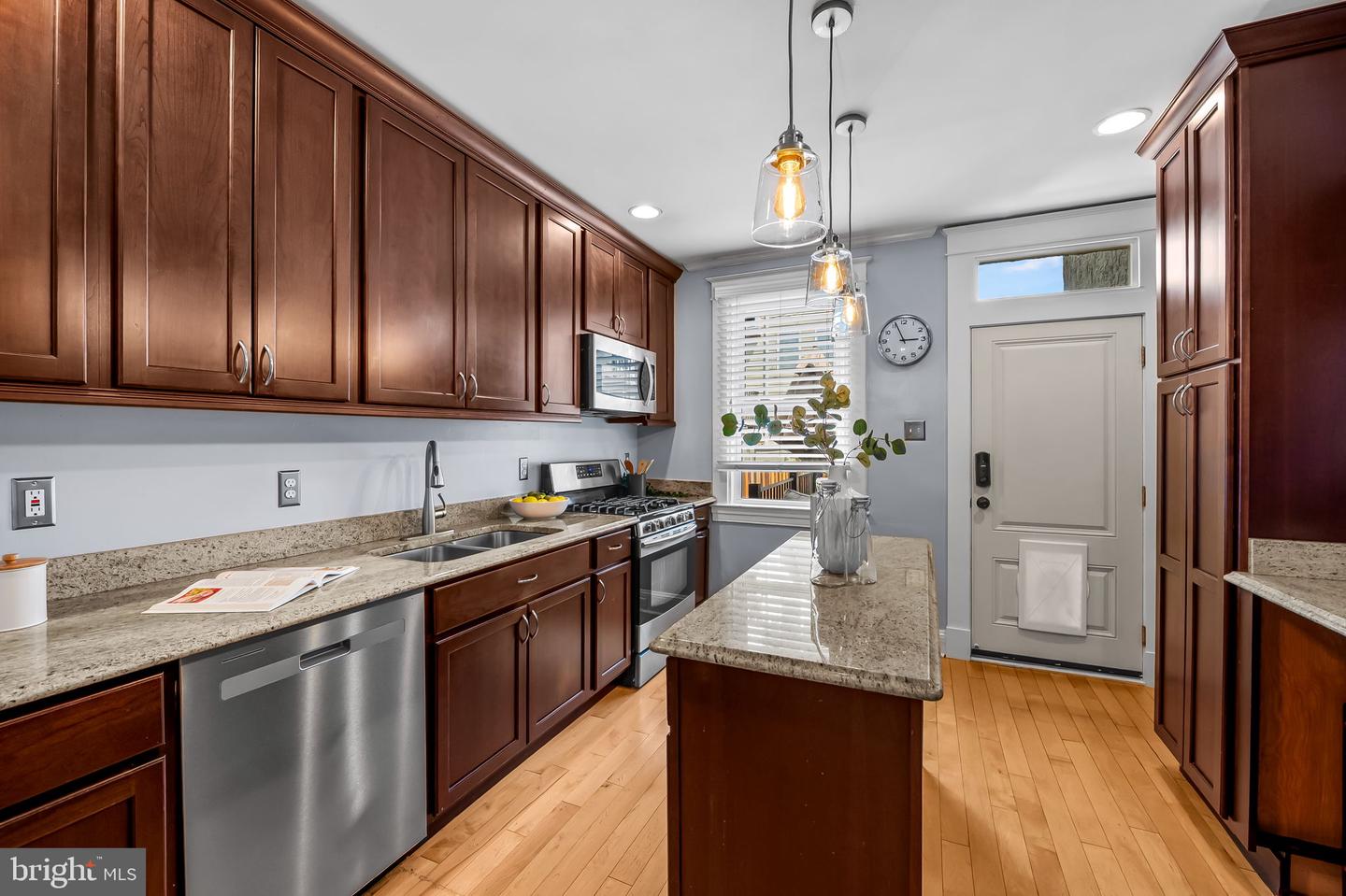 1435 Hull St Property Photo 12