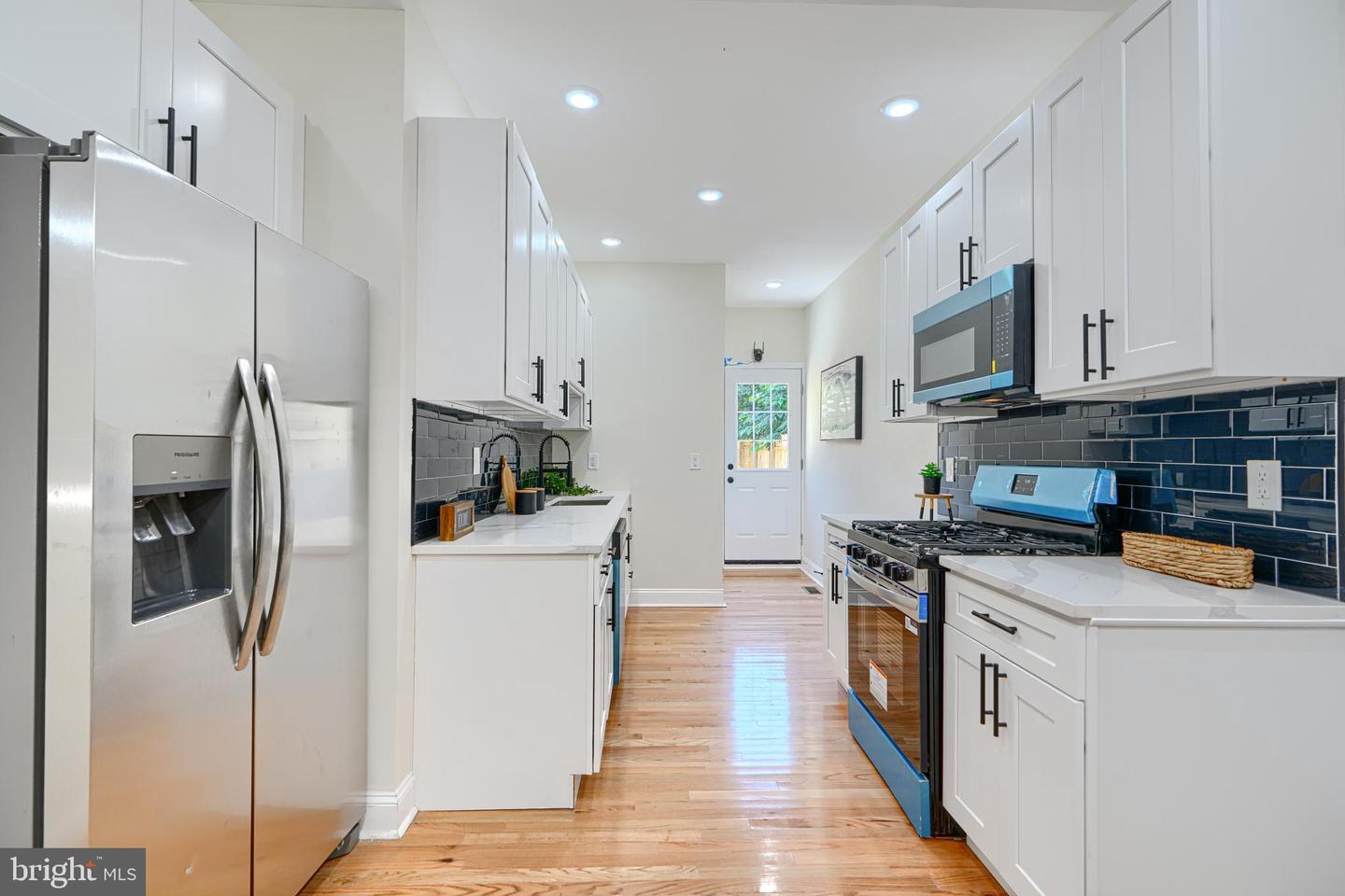 1827 Druid Hill Ave Property Photo 4