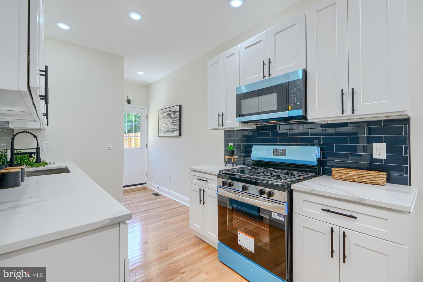 1827 Druid Hill Ave Property Photo 7