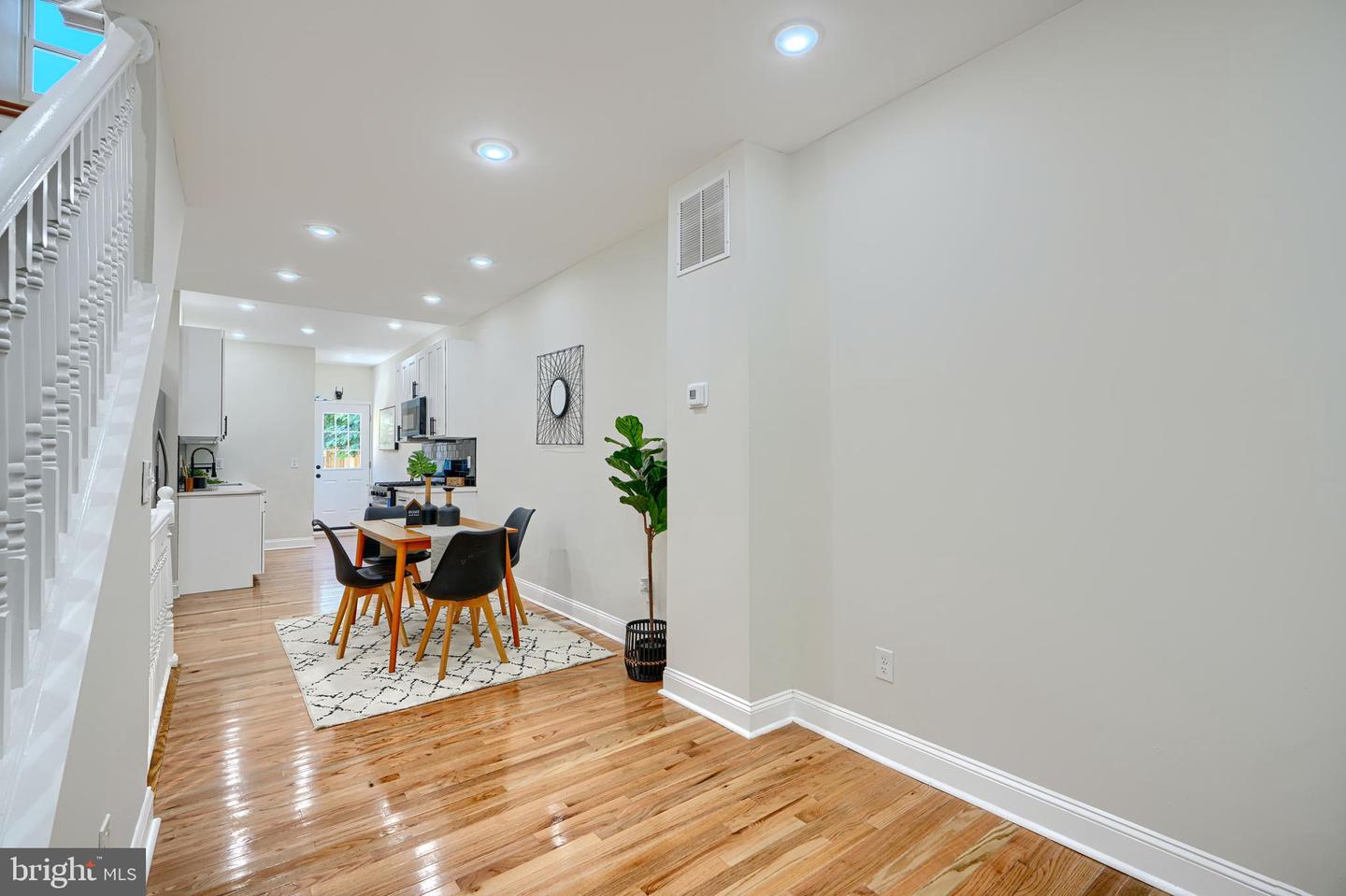 1827 Druid Hill Ave Property Photo 9