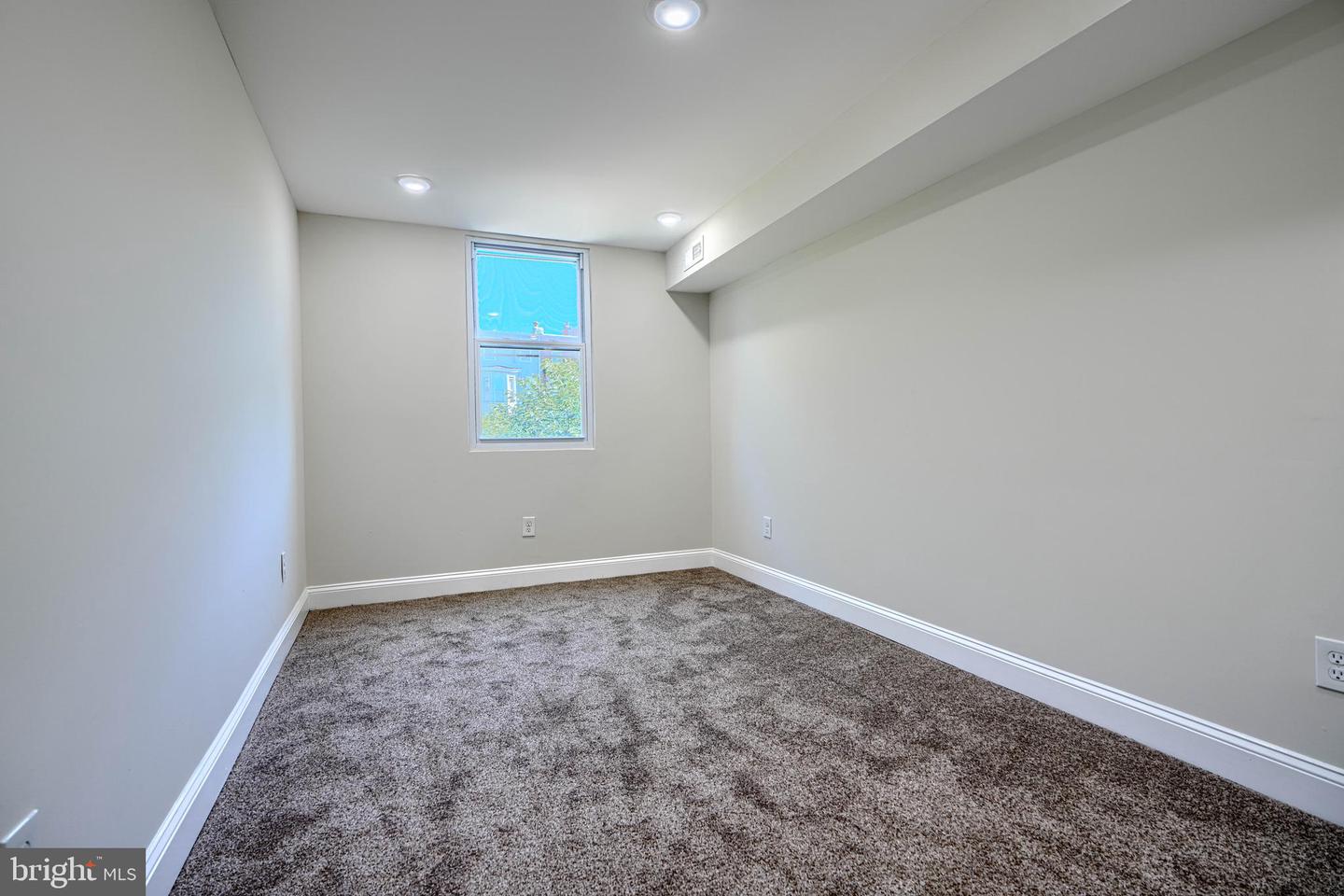 1827 Druid Hill Ave Property Photo 15
