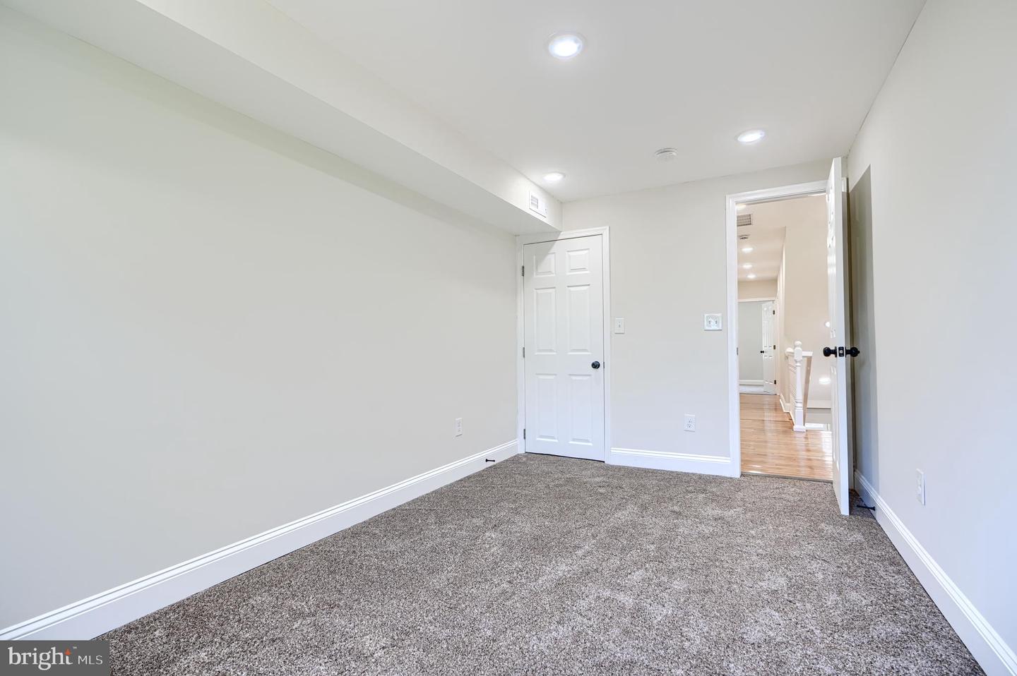 1827 Druid Hill Ave Property Photo 16