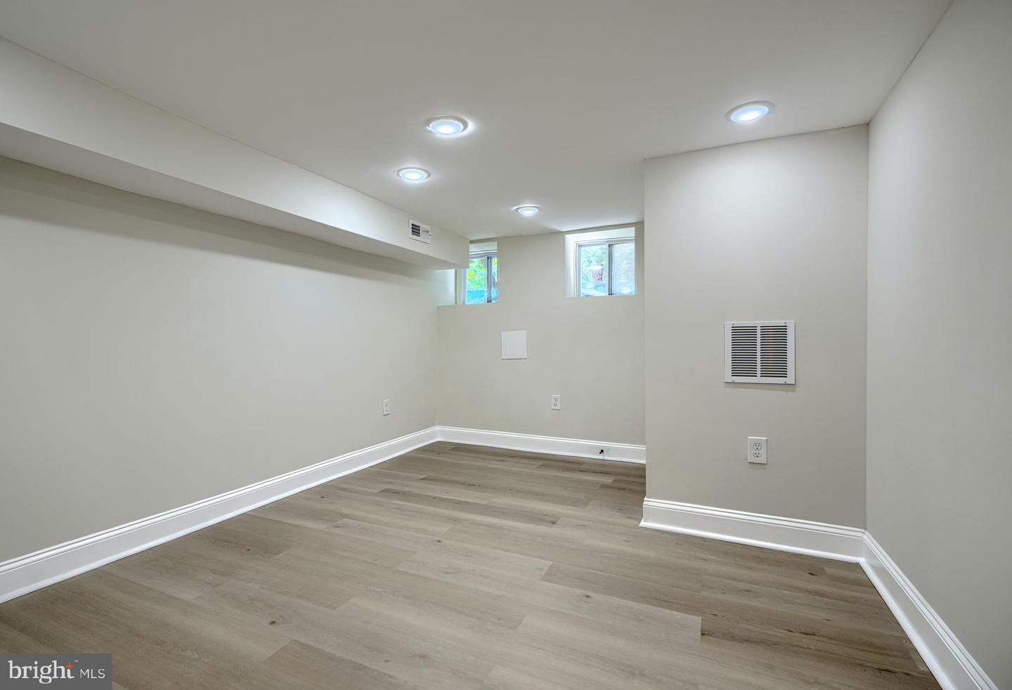 1827 Druid Hill Ave Property Photo 39
