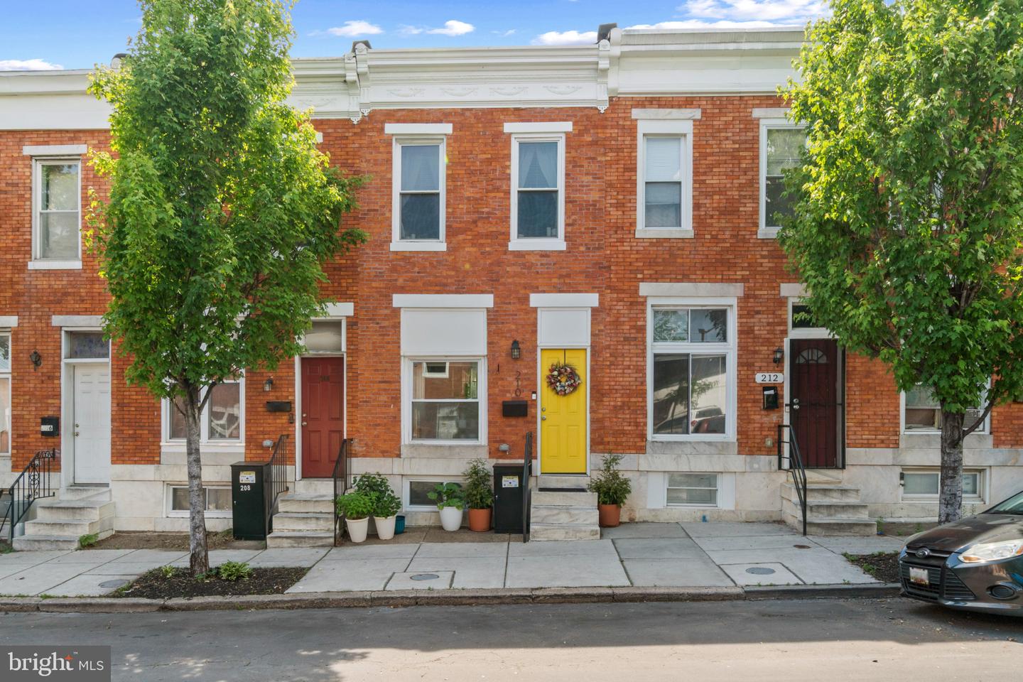 210 N Ellwood Ave Property Photo 1