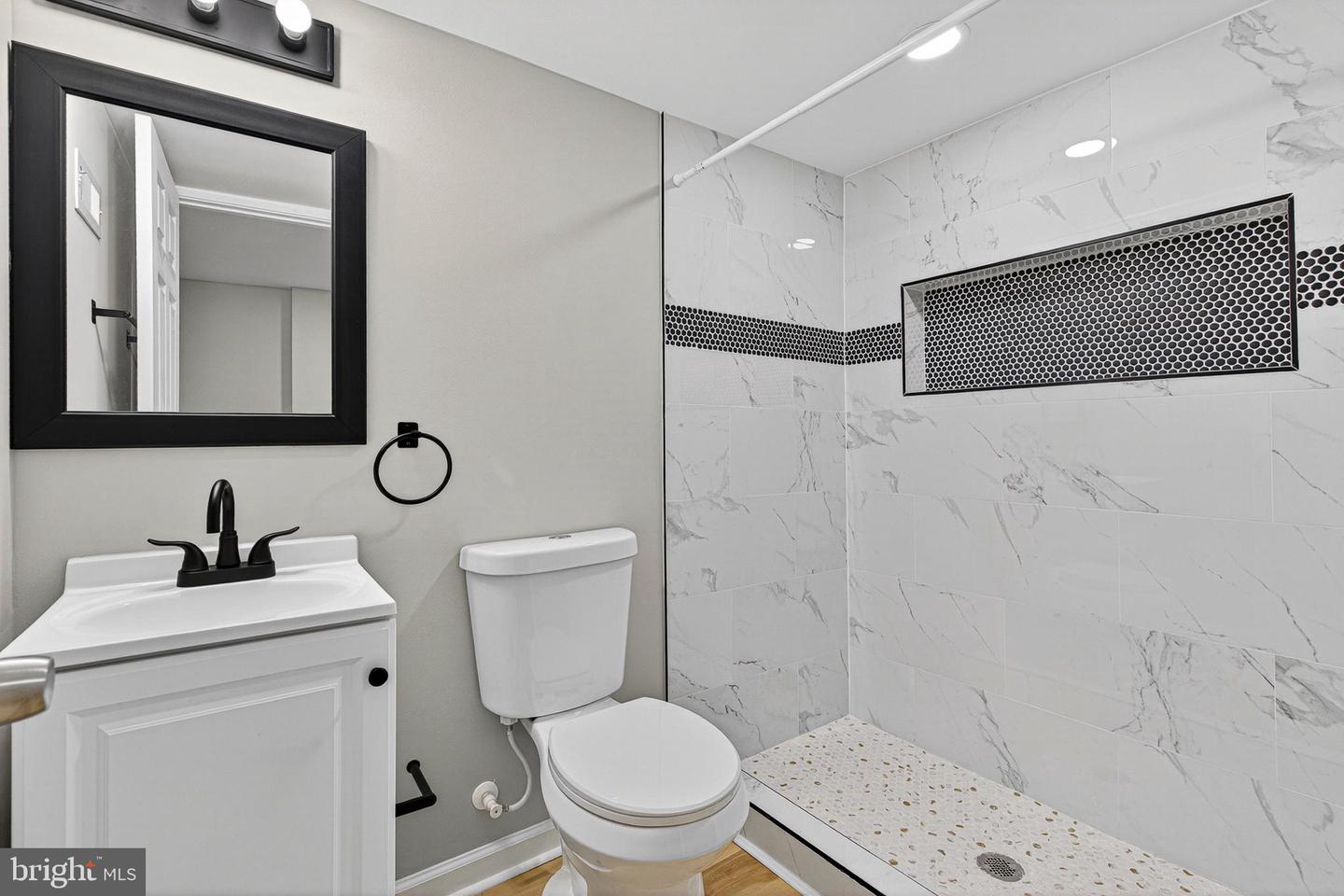 2518 W Fayette St Property Photo 22