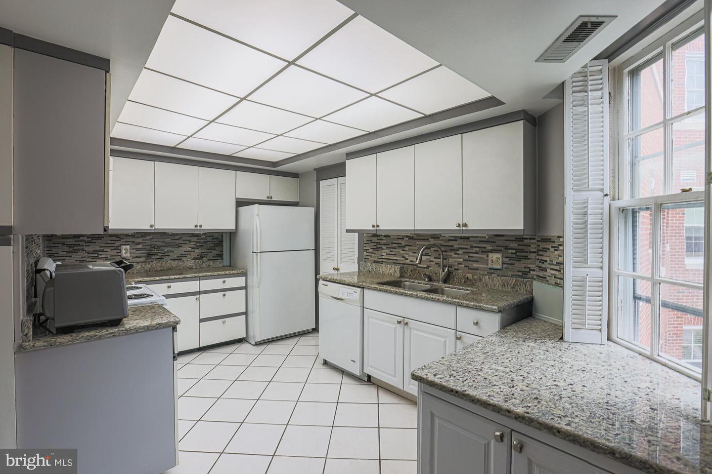 6701 Park Heights Ave #3c Property Photo 8