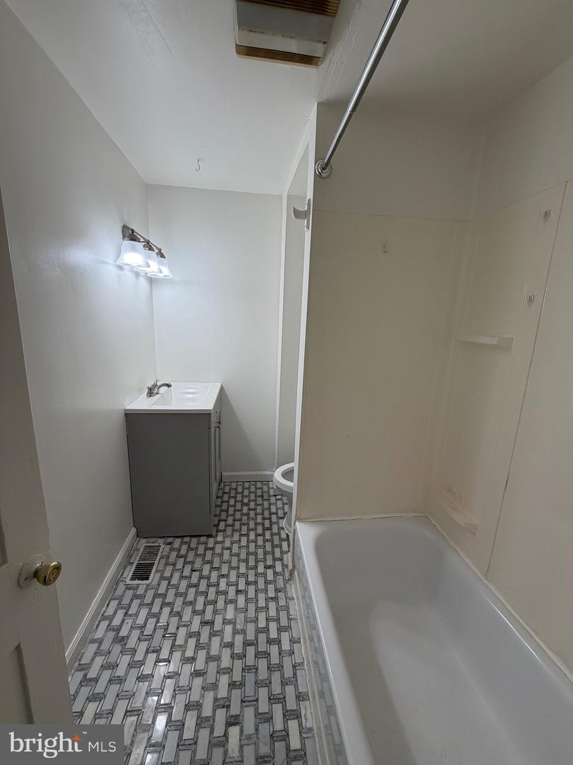 747 Carroll St Property Photo 32