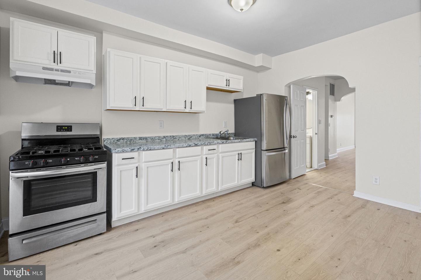 2022 Cliftwood Ave Property Photo 4