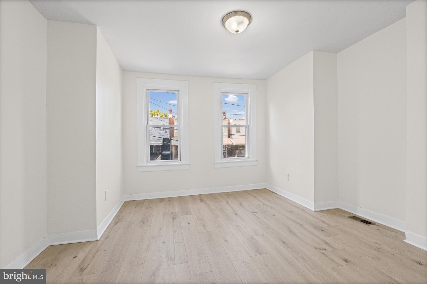 2022 Cliftwood Ave Property Photo 11