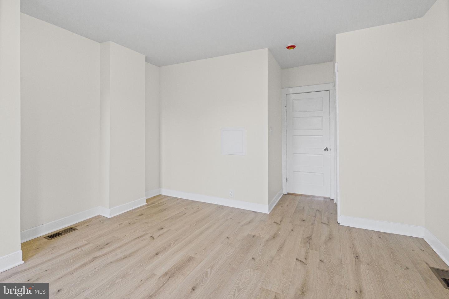 2022 Cliftwood Ave Property Photo 12