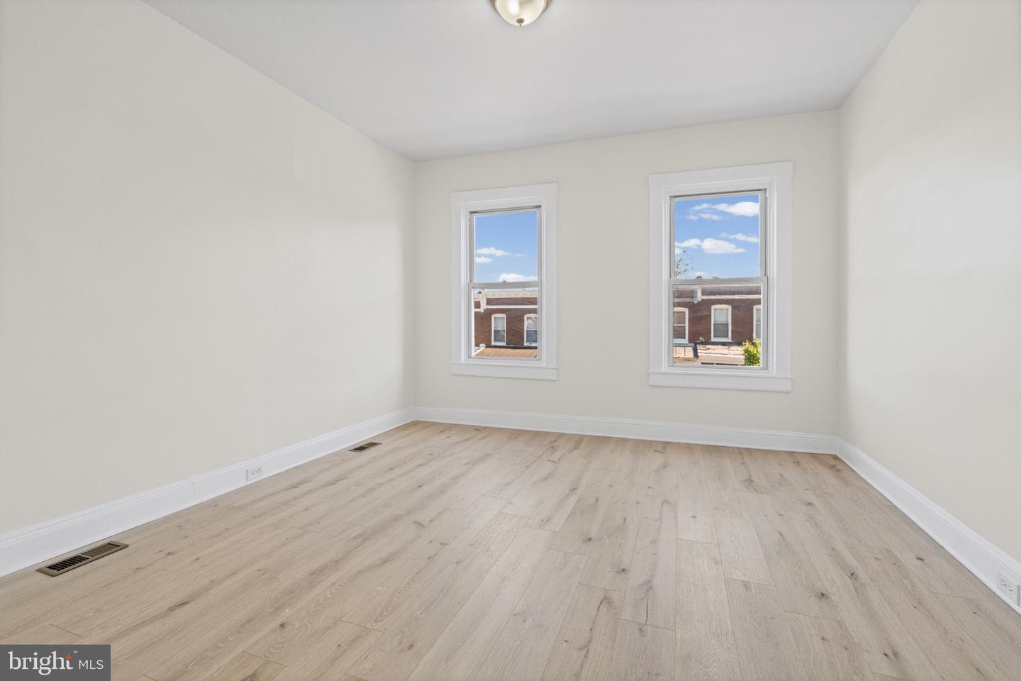 2022 Cliftwood Ave Property Photo 17