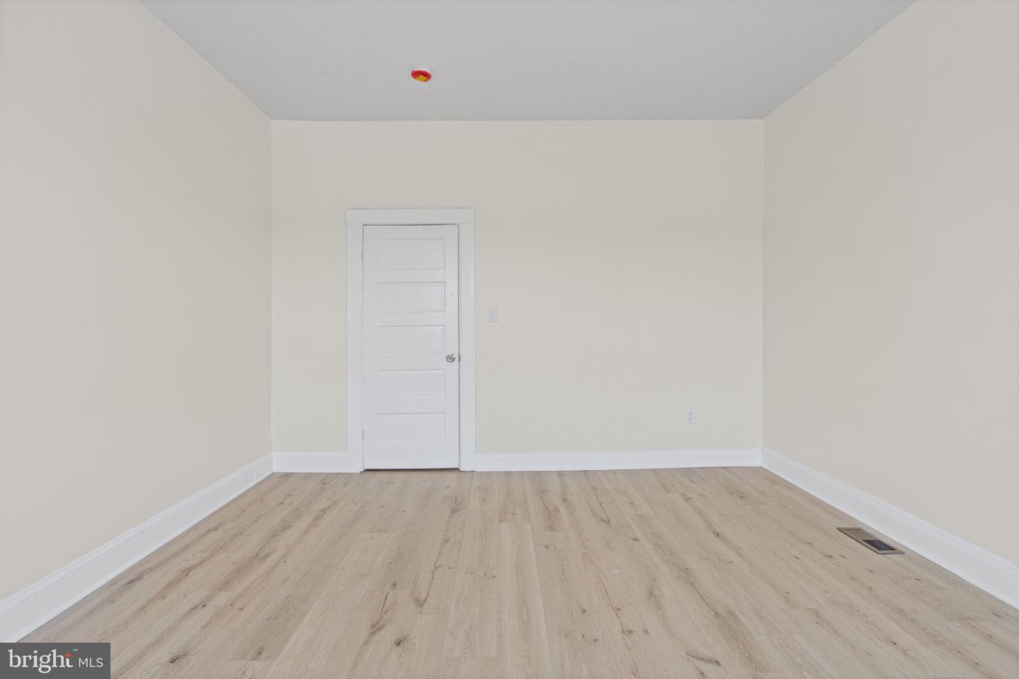 2022 Cliftwood Ave Property Photo 18