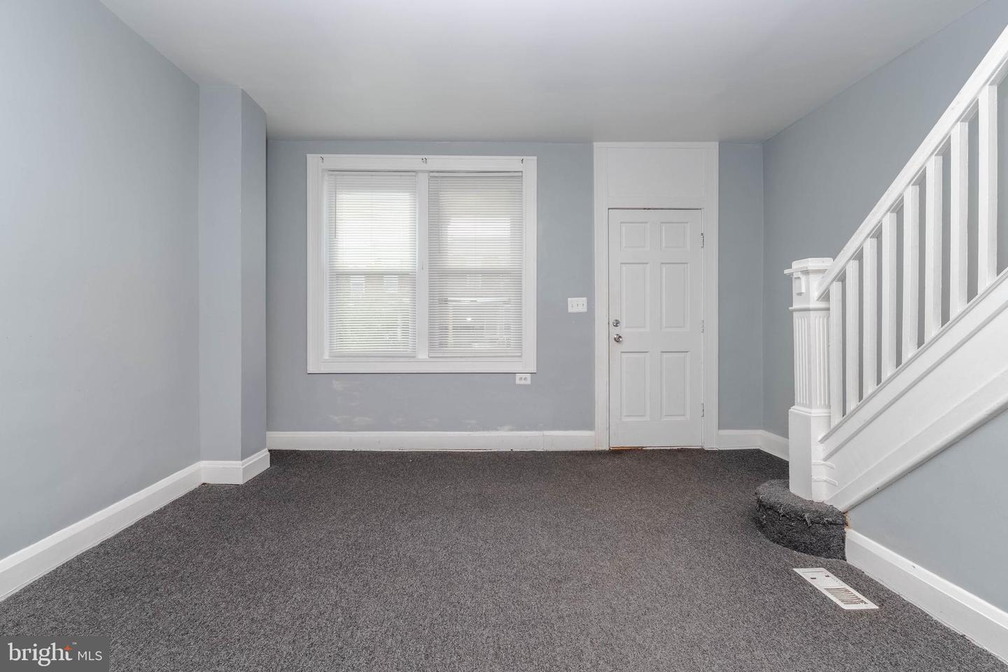 2850 Mayfield Ave Property Photo 4