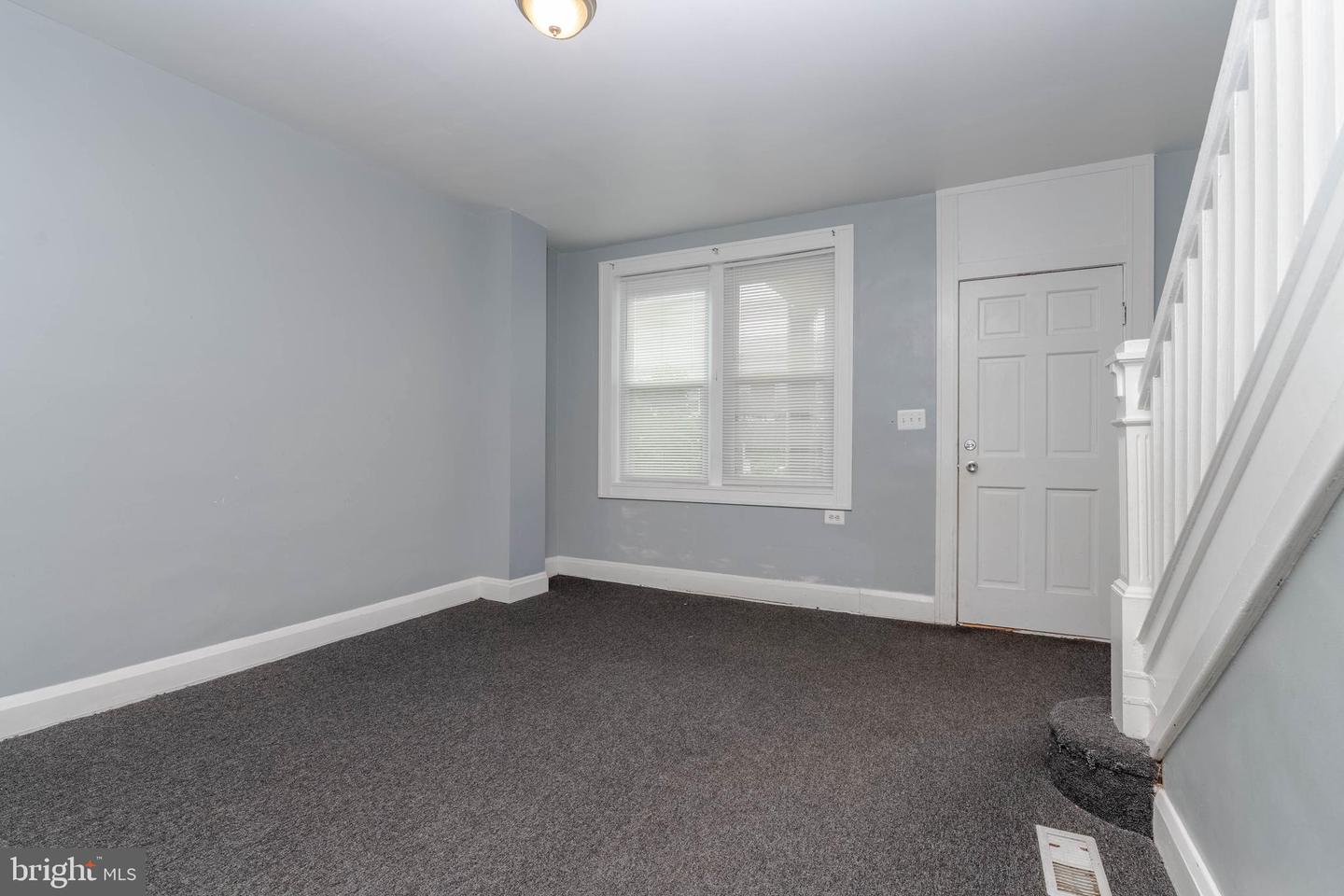 2850 Mayfield Ave Property Photo 5