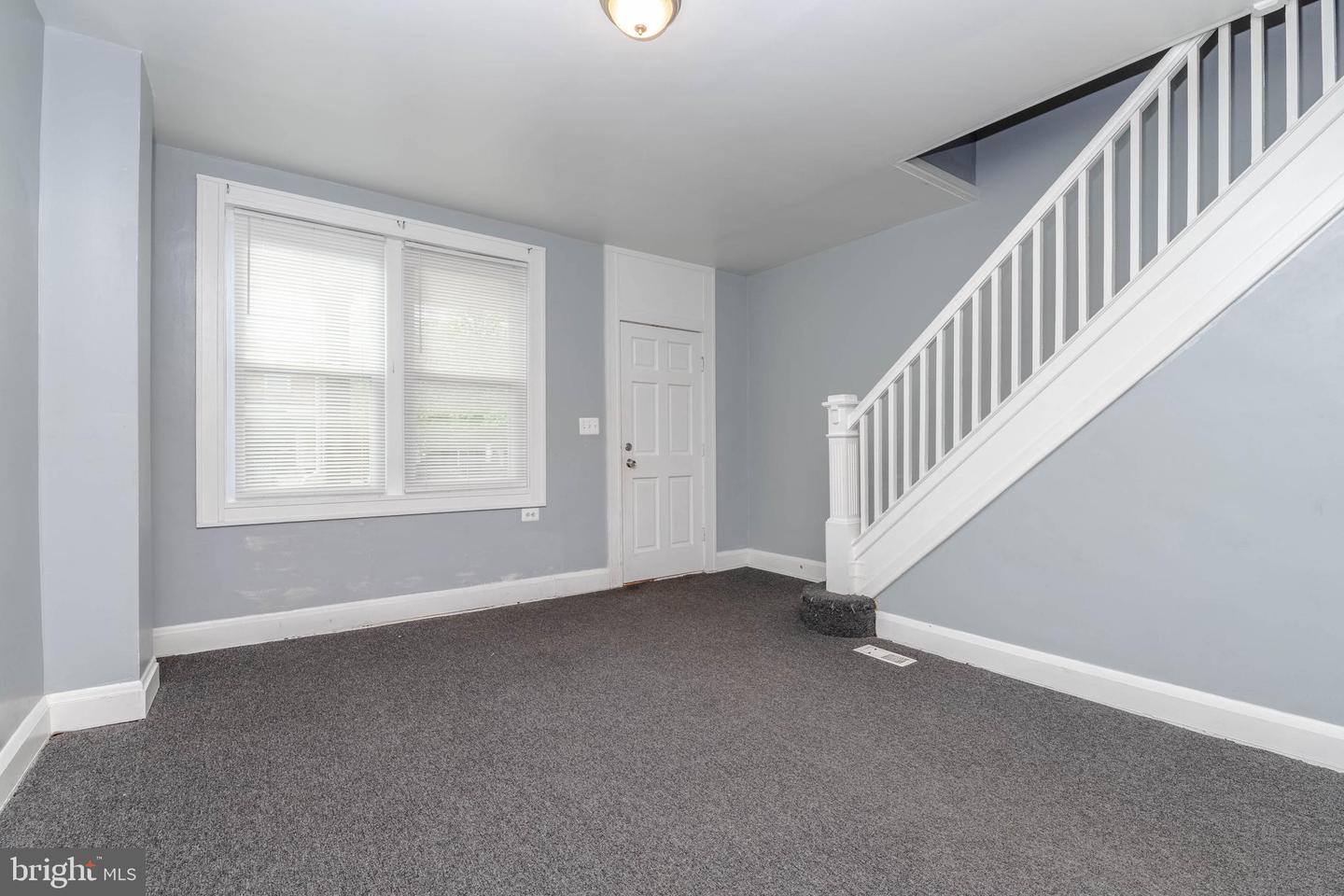 2850 Mayfield Ave Property Photo 6