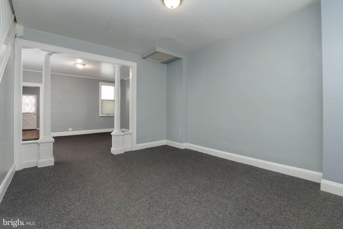 2850 Mayfield Ave Property Photo 9