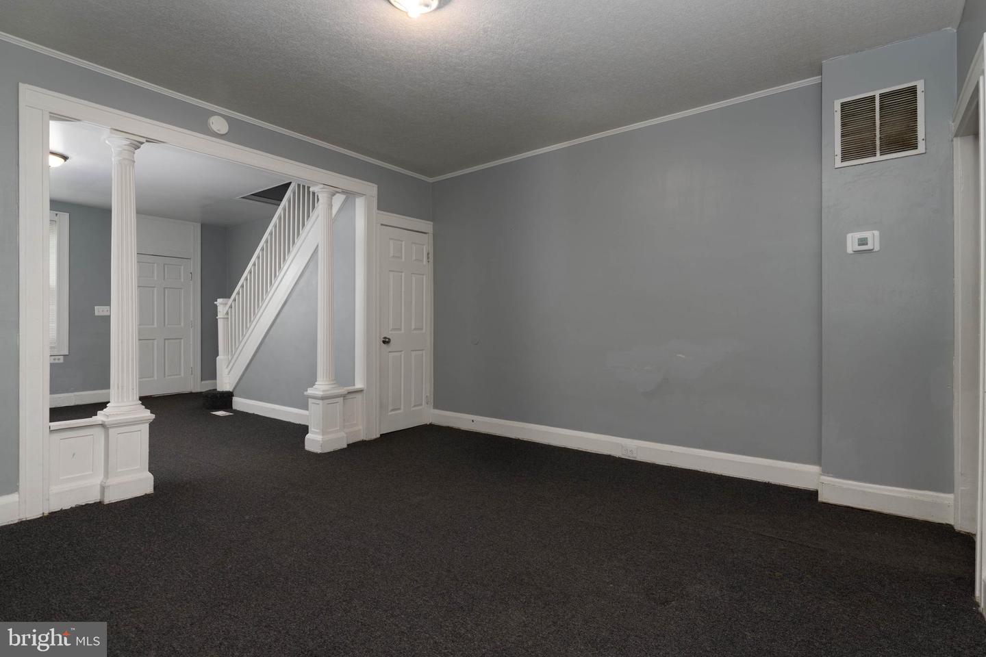 2850 Mayfield Ave Property Photo 11