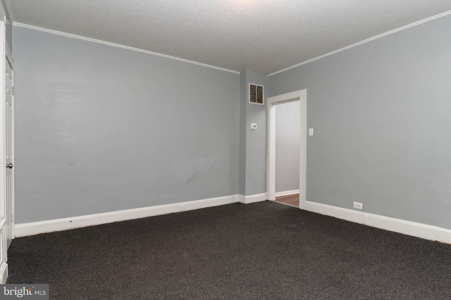 2850 Mayfield Ave Property Photo 12
