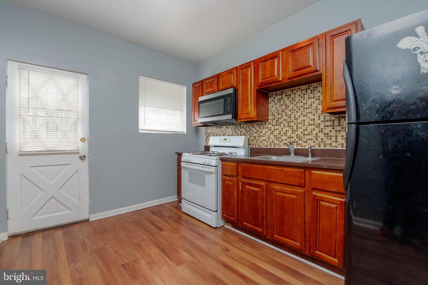 2850 Mayfield Ave Property Photo 16
