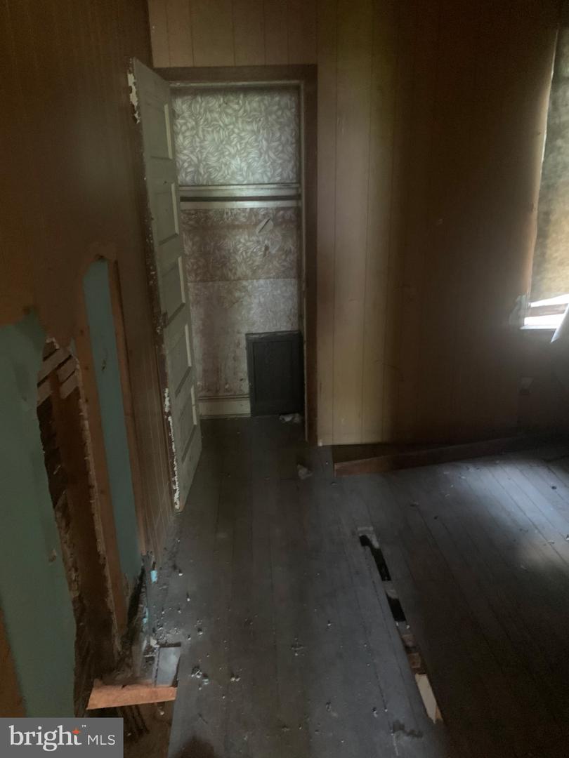 1637 Appleton St Property Photo 4