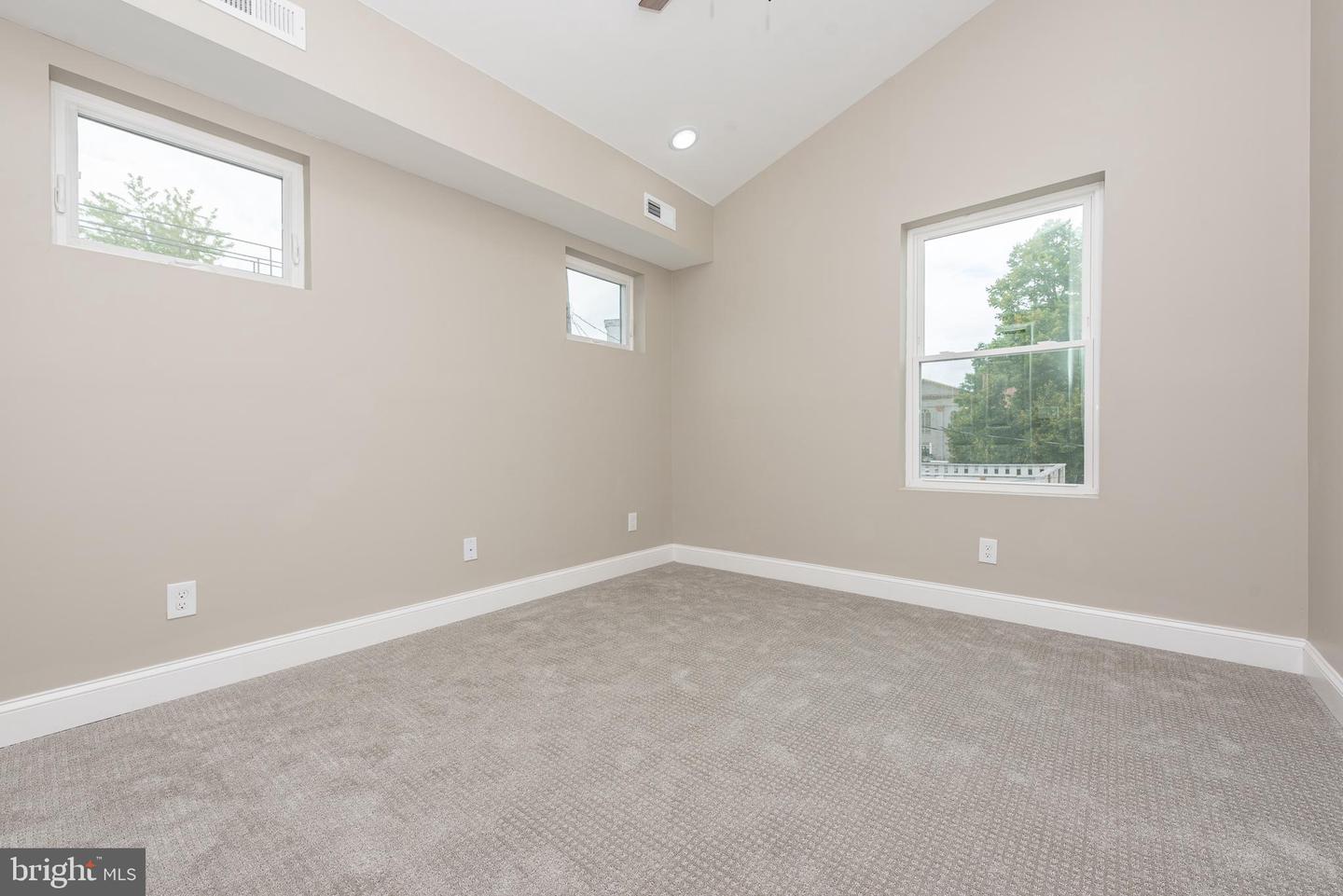 1016 W Fayette St Property Photo 19
