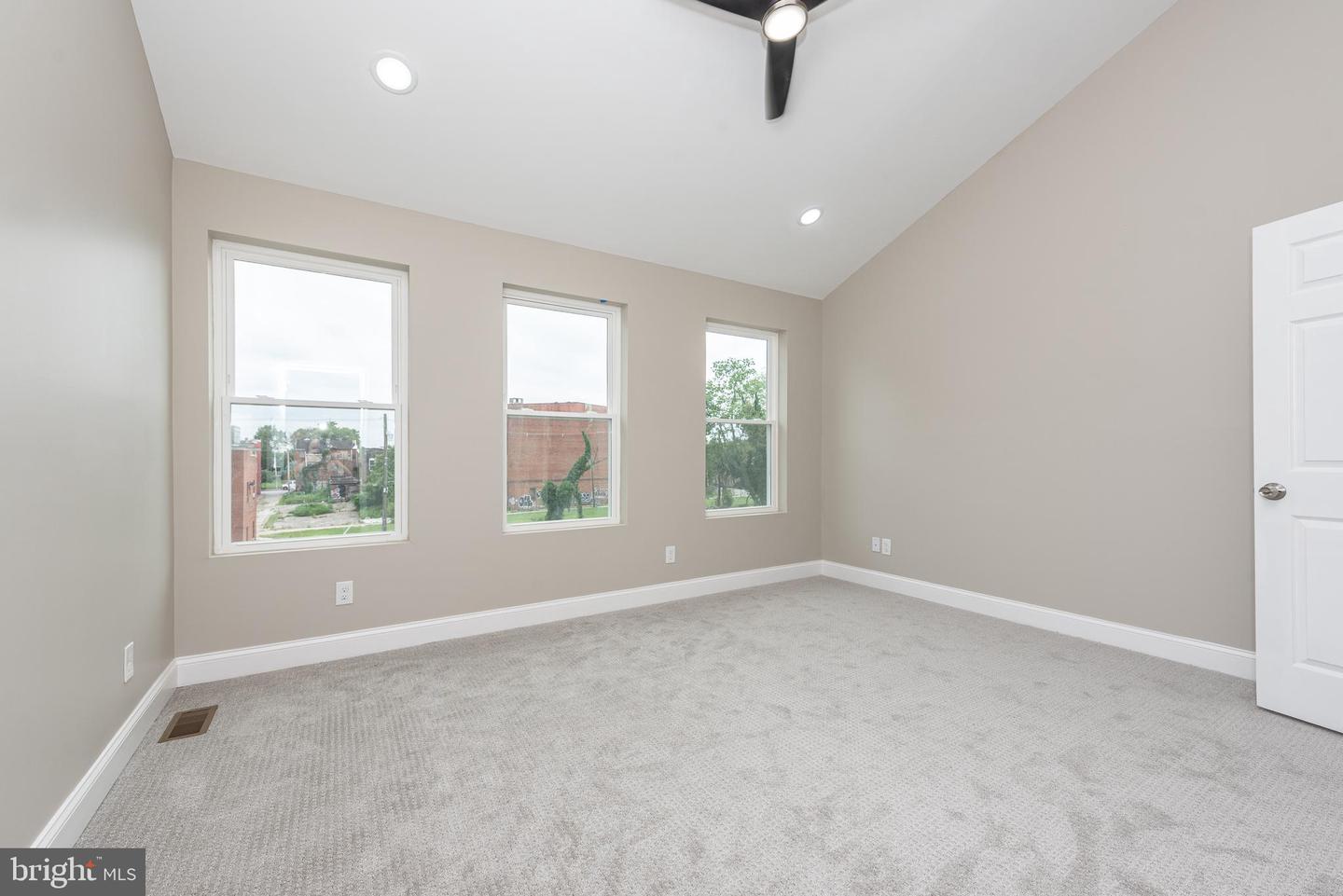 1016 W Fayette St Property Photo 21