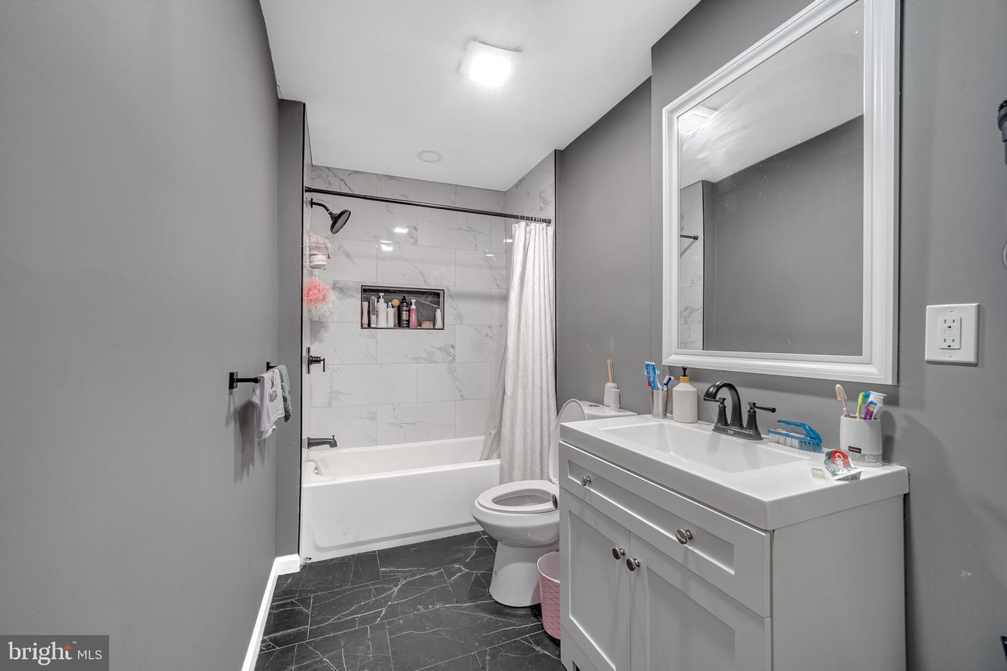 2619 Robb St Property Photo 9