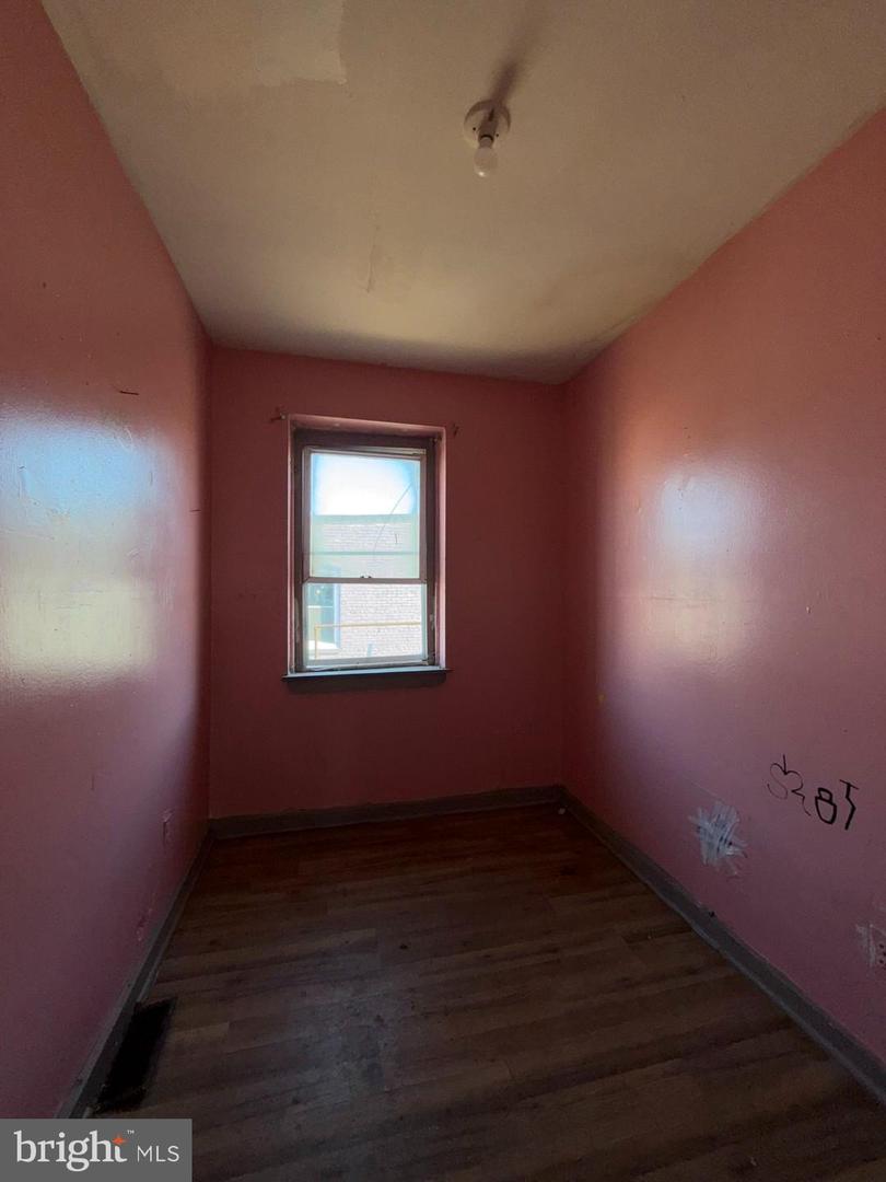 2422 Jefferson St Property Photo 8