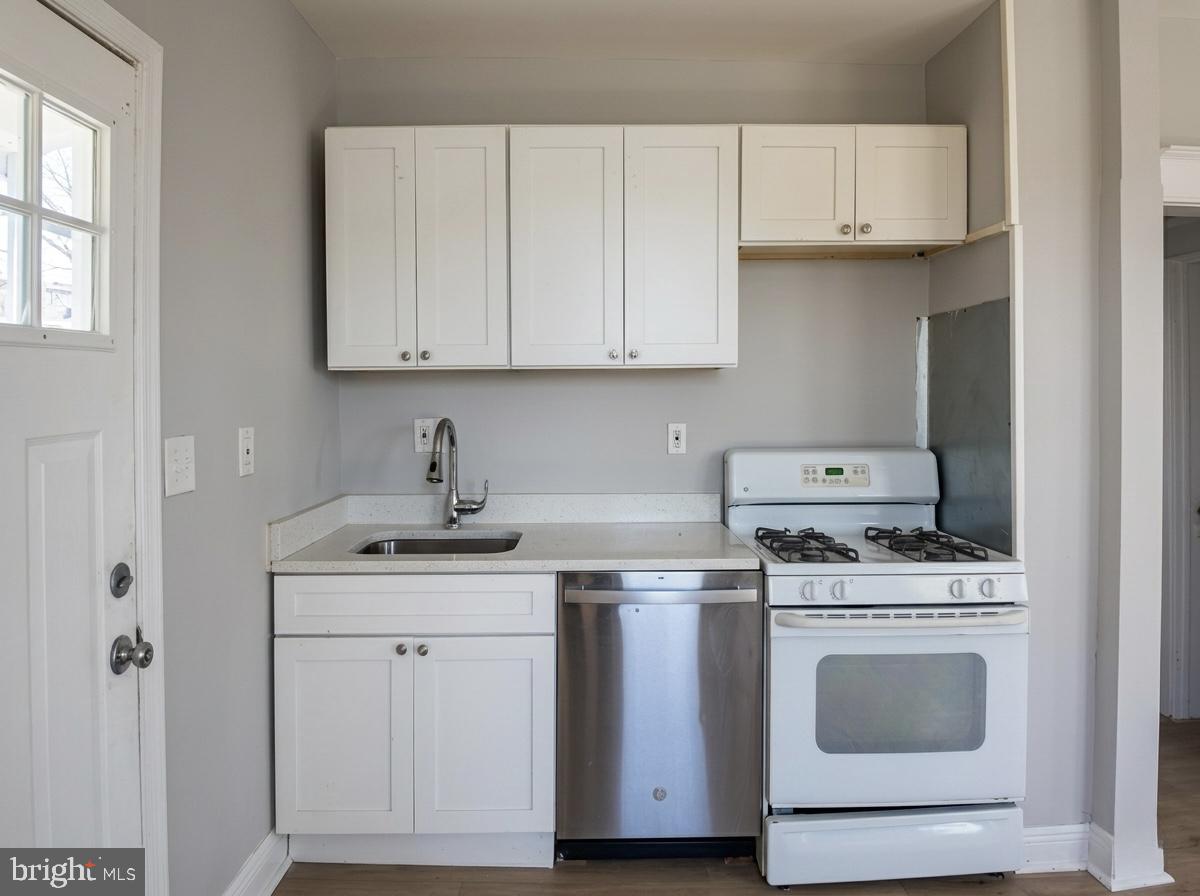 6600 Hampnett Ave Property Photo 5