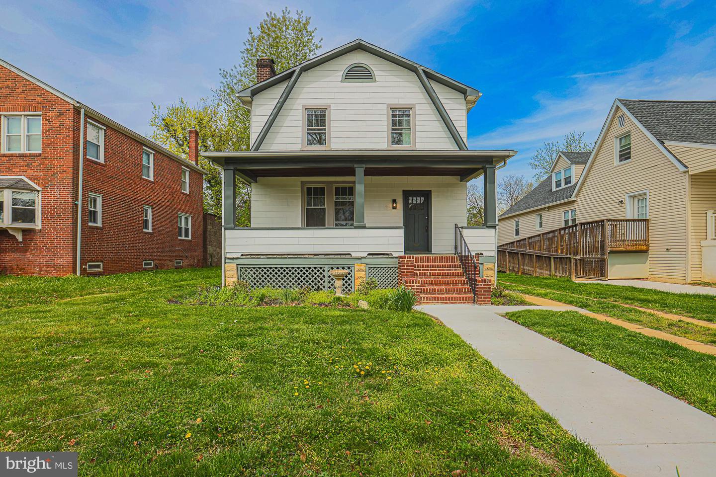 3916 W STRATHMORE AVE Property Photo 1