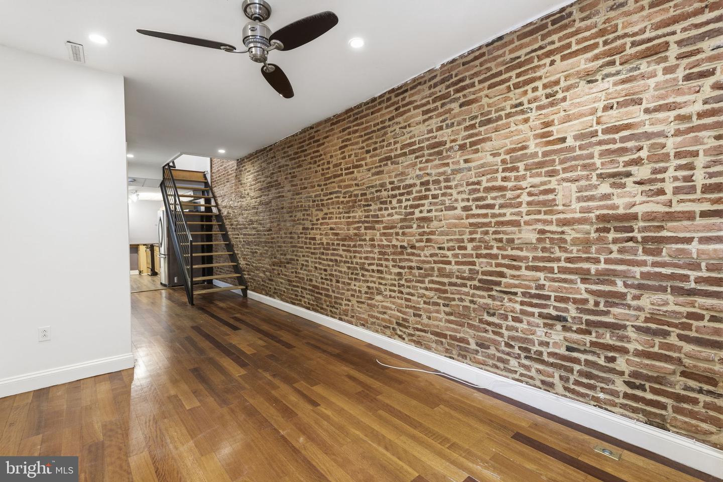 713 S Port St Property Photo 3