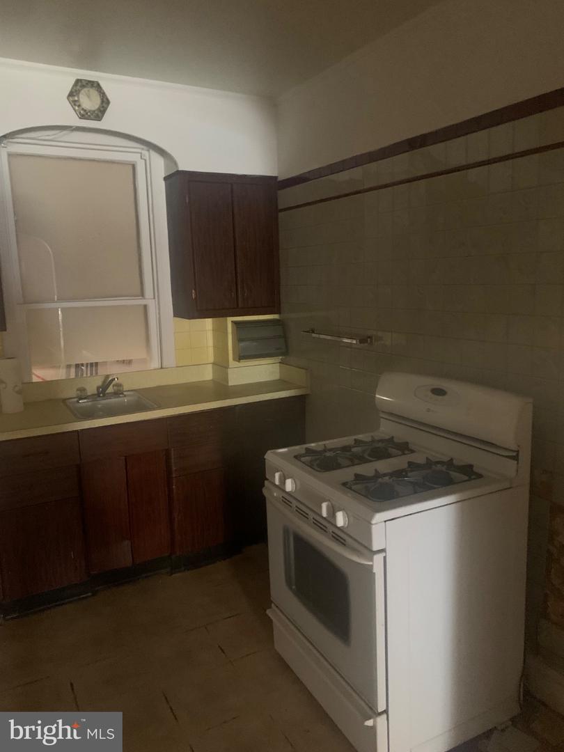 1408 Towson St Property Photo 6
