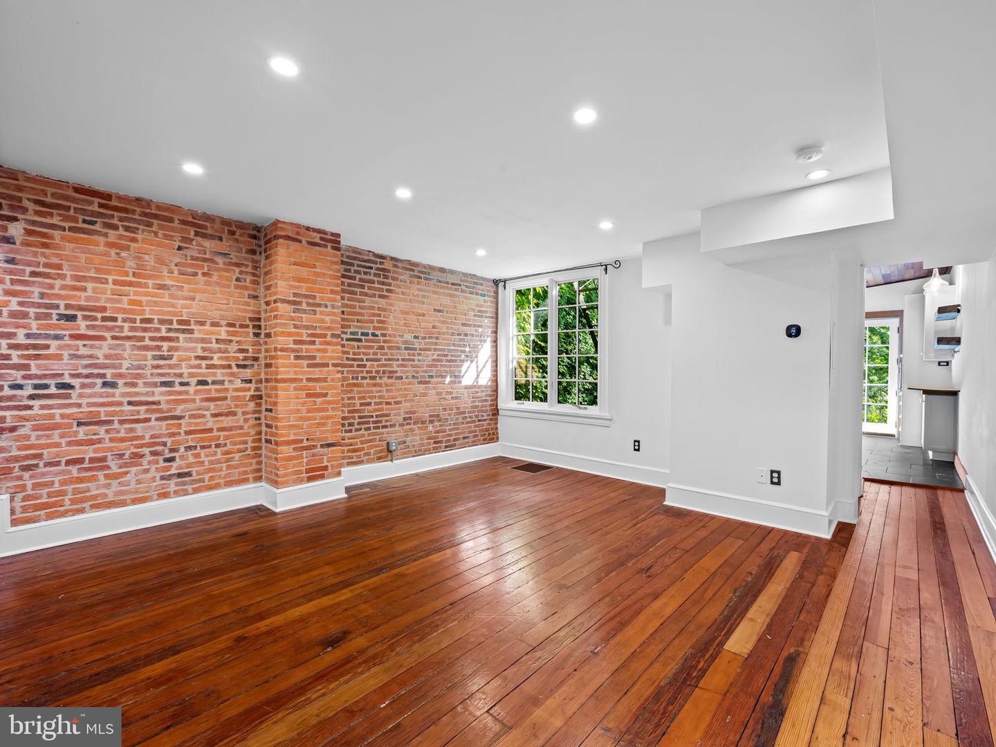 1427 Bolton St #2 Property Photo 6
