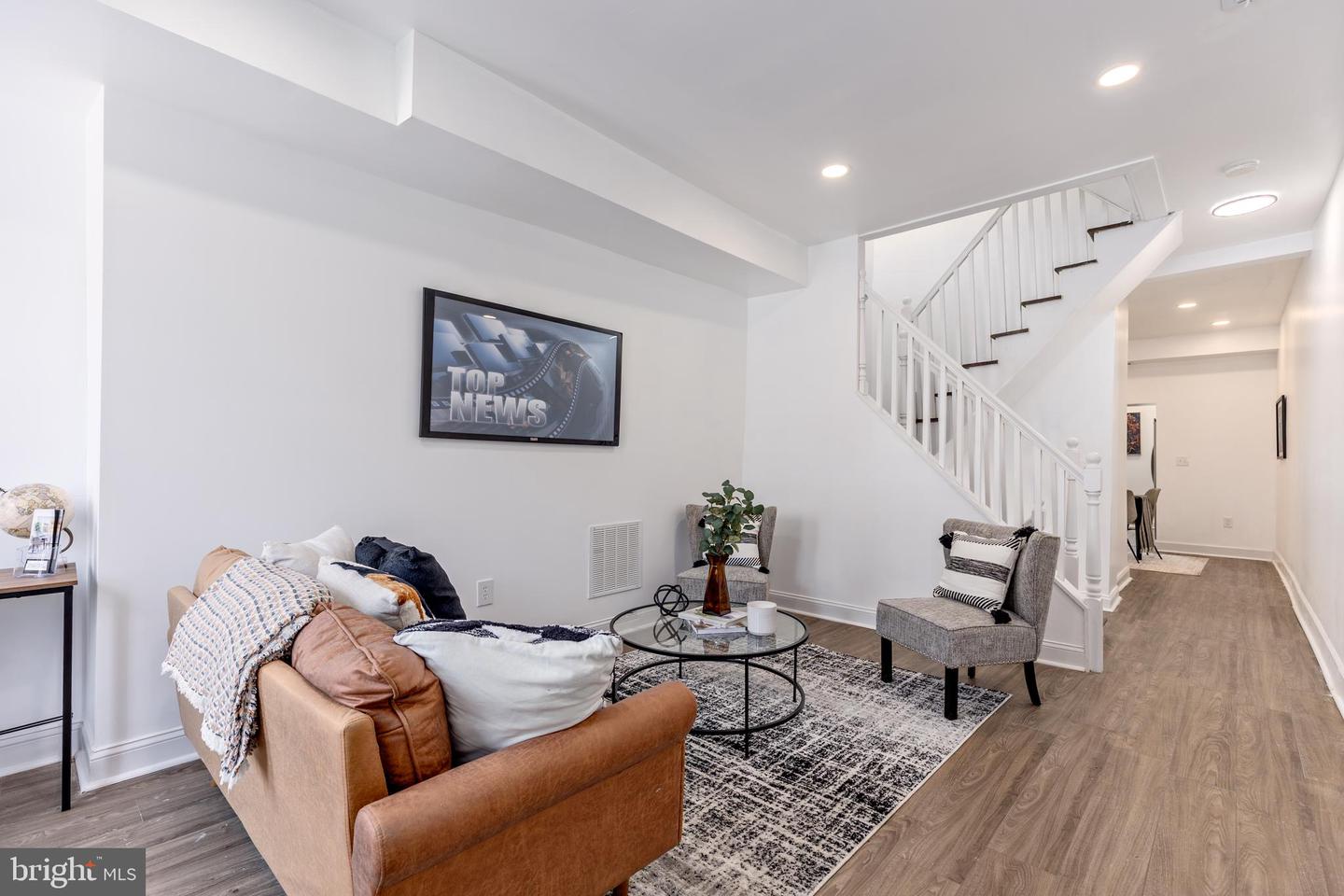 535 Robert St Property Photo 4