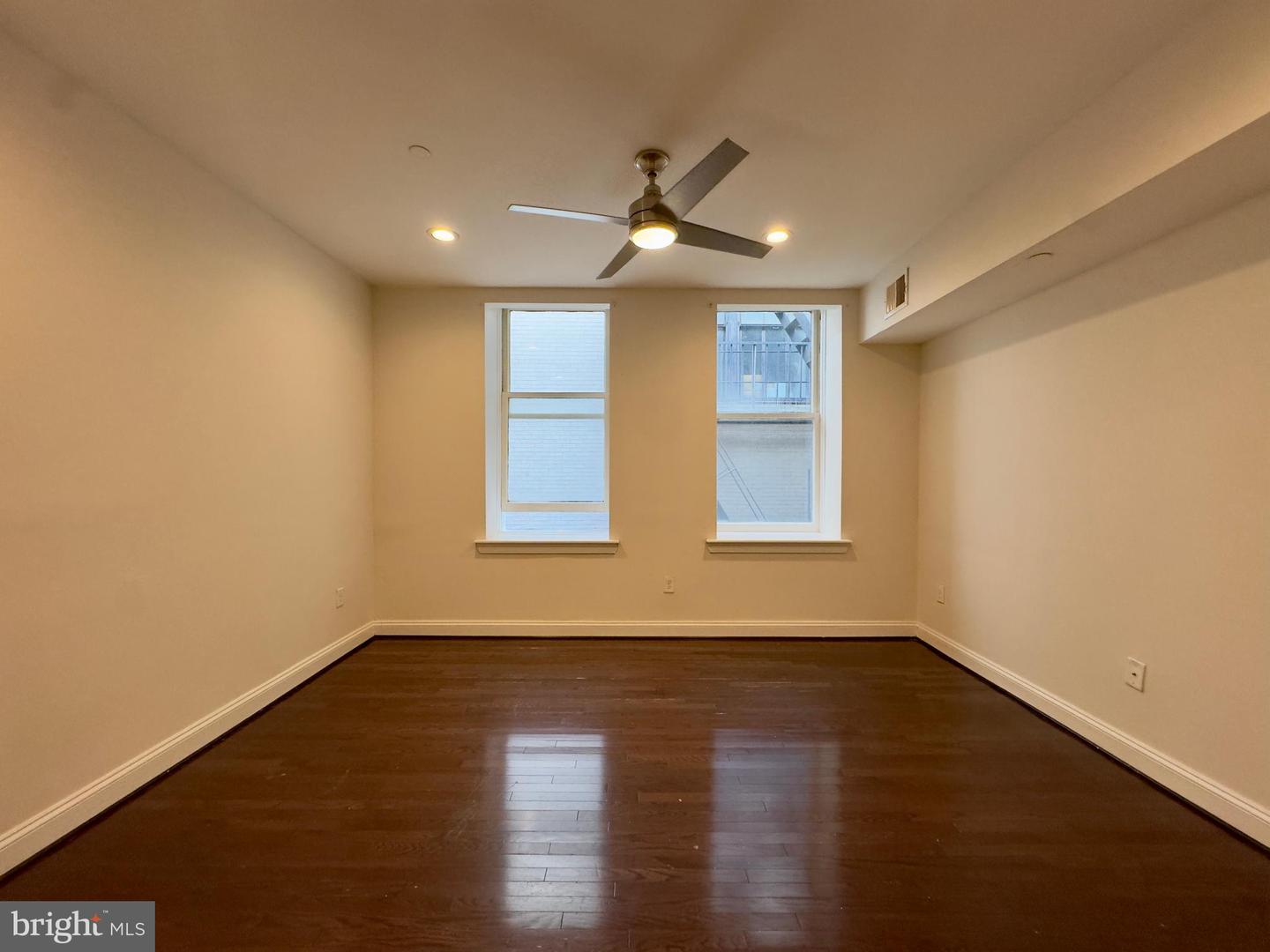 208 E Redwood St #5b Property Photo 7