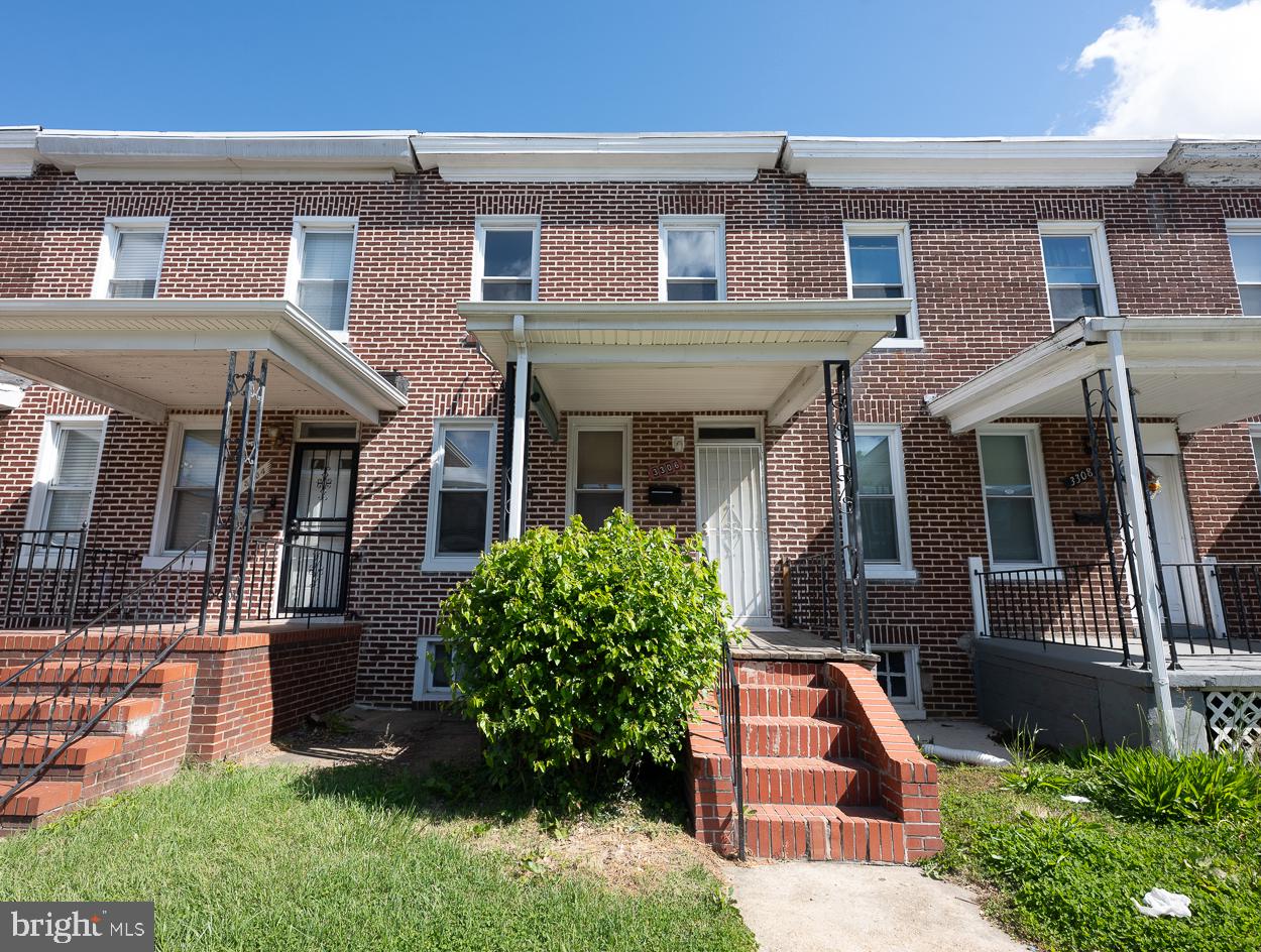 3306 LYNDALE AVE Property Photo 1