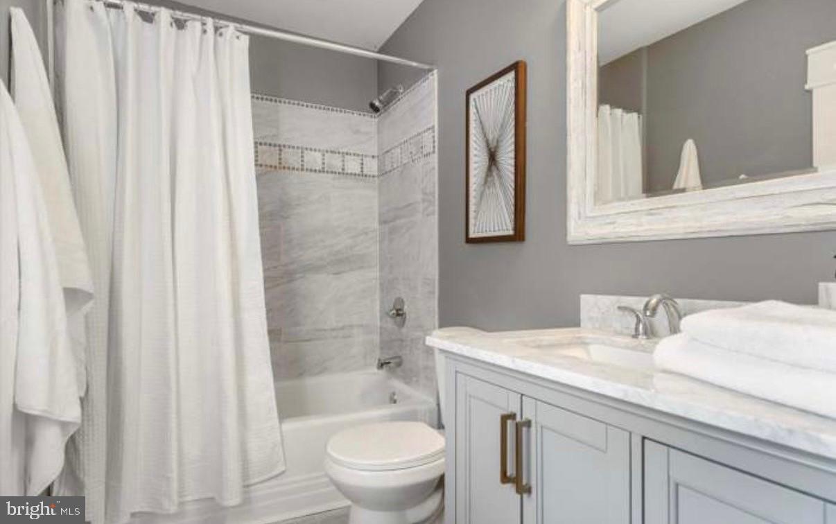 400 S Augusta Ave #1 Property Photo 8