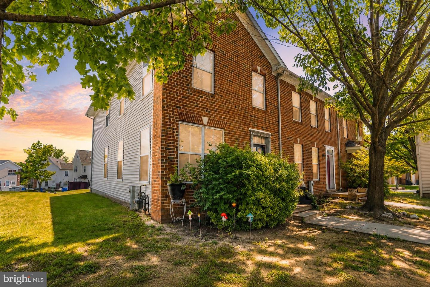 703 BRUNE ST Property Photo 1