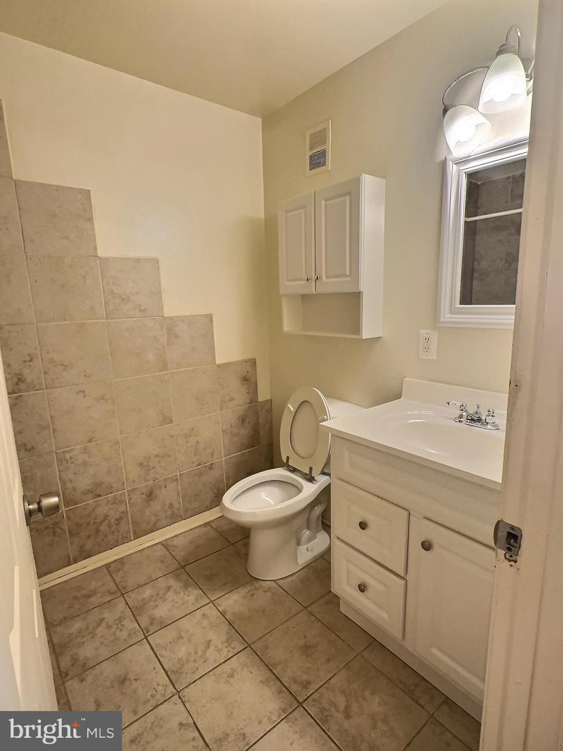 1245 E Eager St Property Photo 6