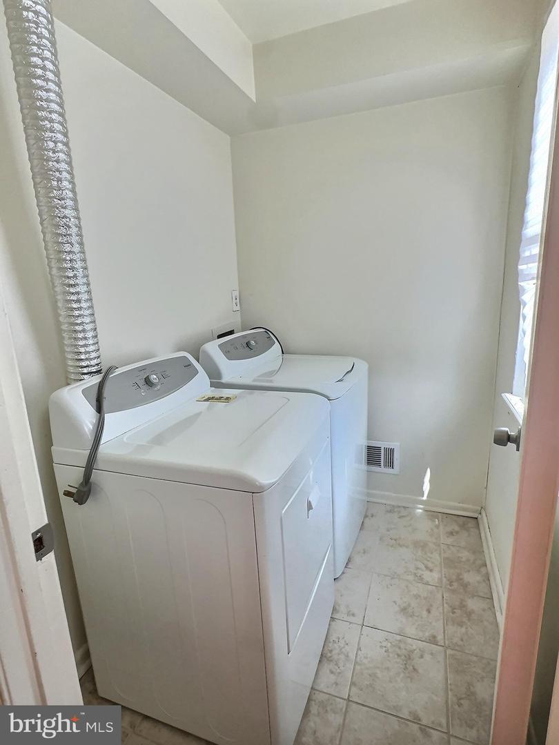 1245 E Eager St Property Photo 8