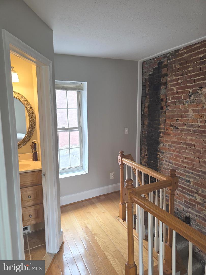 628 Warner St Property Photo 30