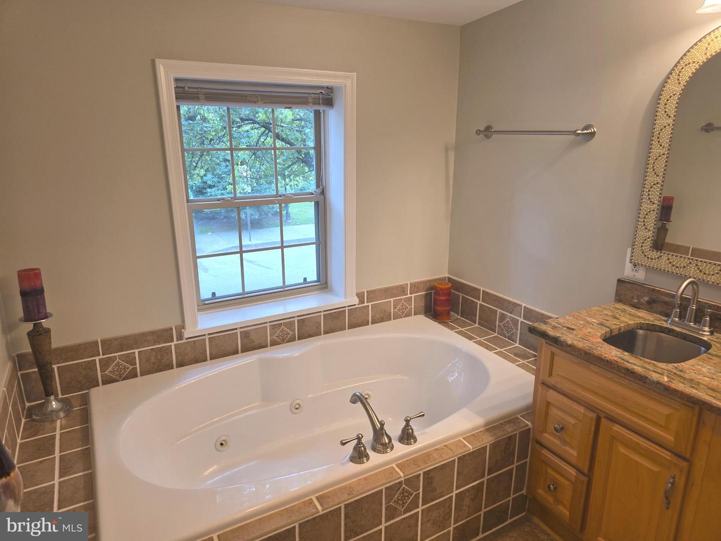 628 Warner St Property Photo 38