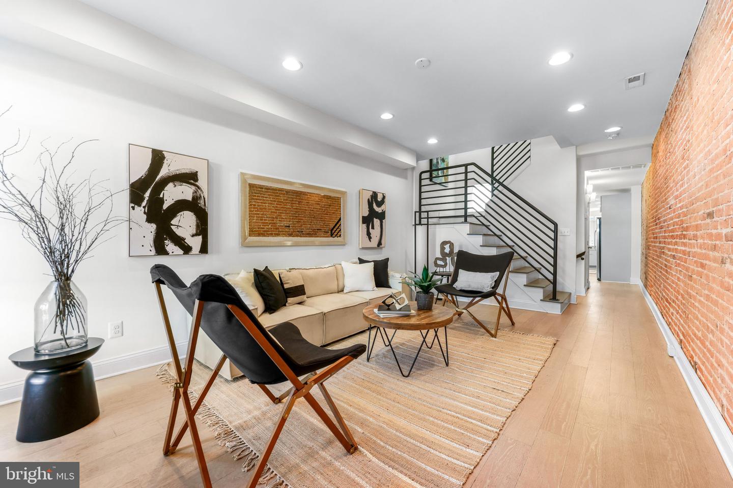 1617 BANK ST Property Photo 1
