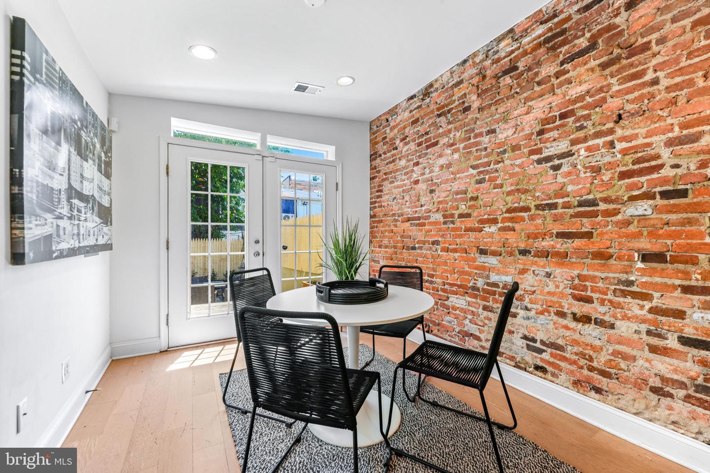 1617 Bank St Property Photo 14