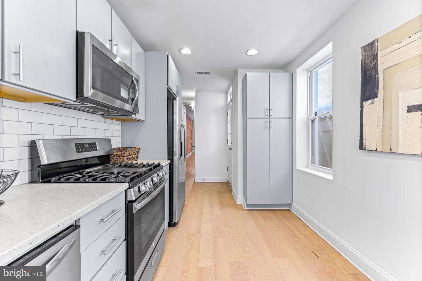 1617 Bank St Property Photo 17