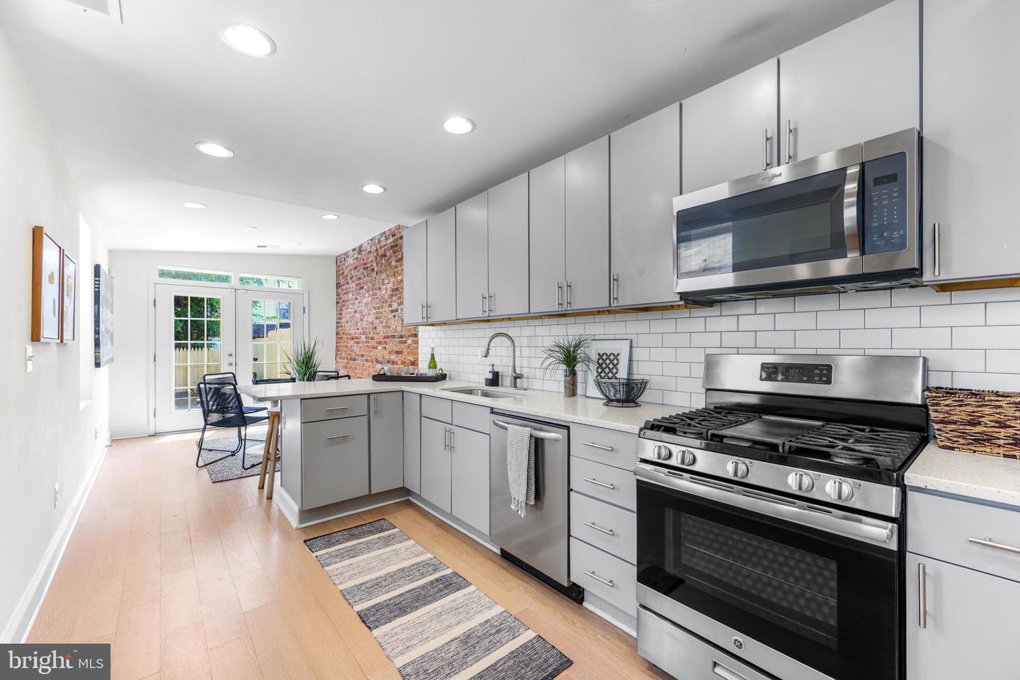 1617 Bank St Property Photo 19