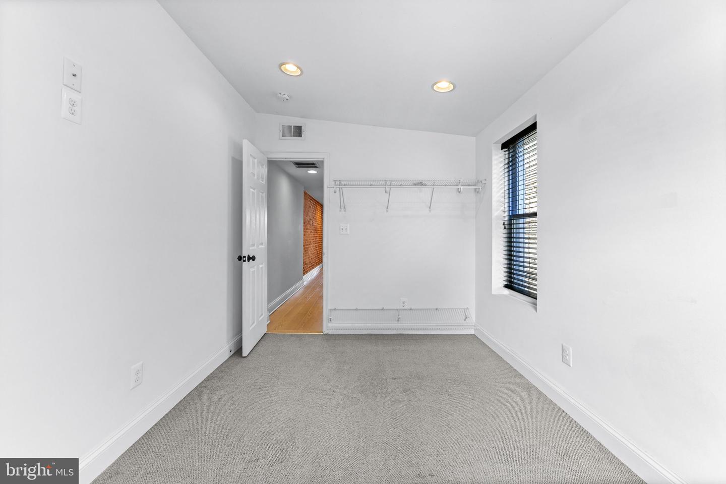 1617 Bank St Property Photo 27
