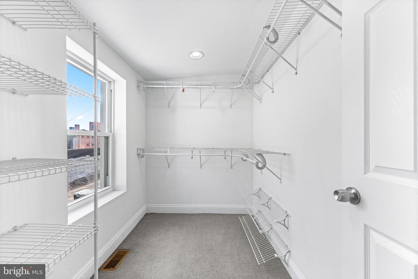 1617 Bank St Property Photo 29