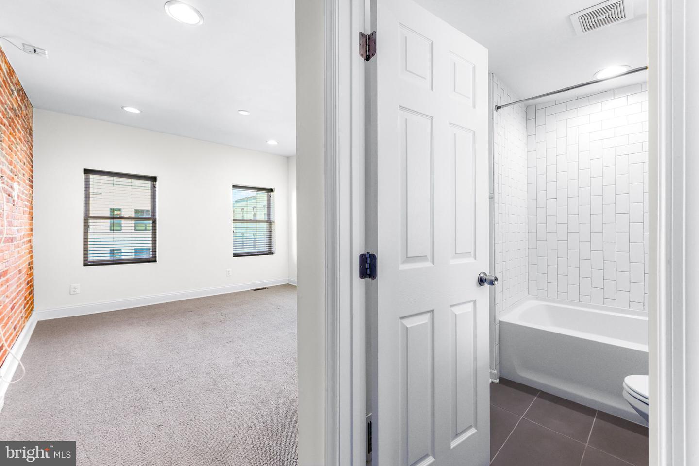 1617 Bank St Property Photo 30